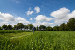 Jürgen Schachtschneider nach der vergeblichen Suche nach dem Kitz - es hatte sich wohl schon davon gemacht.